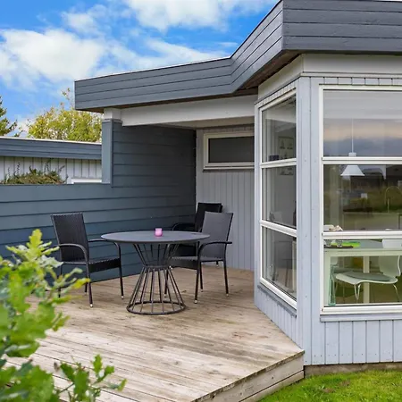 度假居 Rikkart - 100m From The Sea By Interhome *